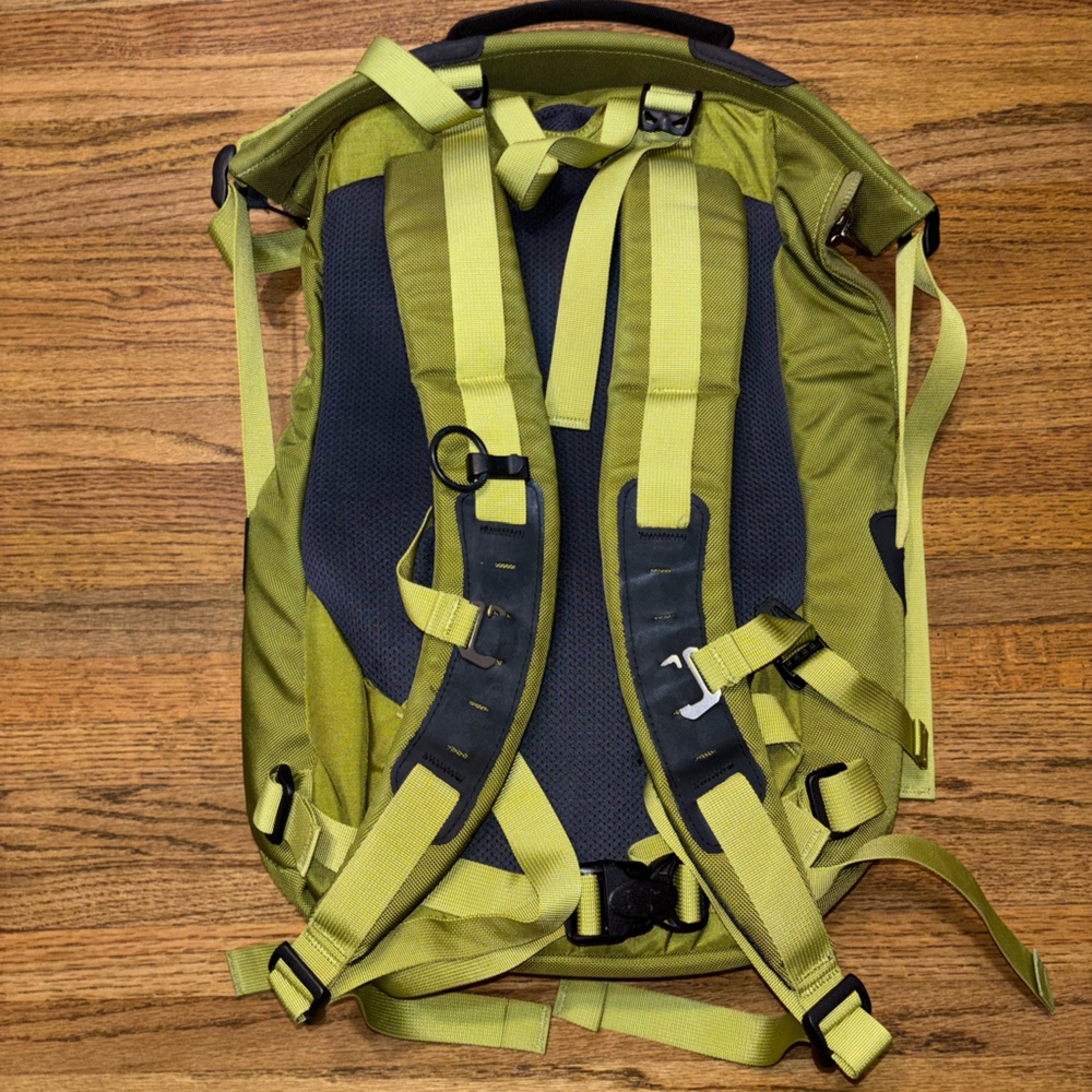 Arcteryx Miura 20 Hiking Camping Green Backpack - Picture 2 of 9